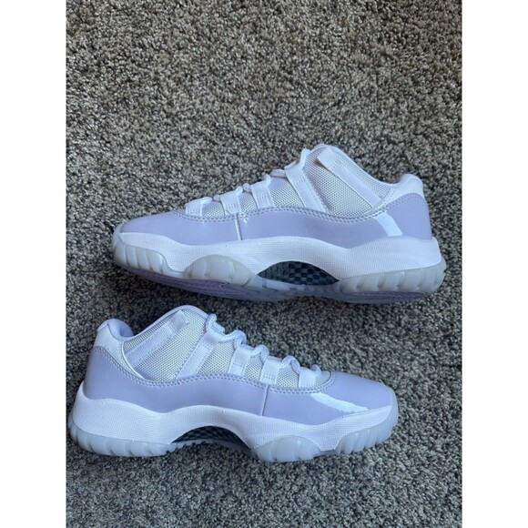 Nike Air Jordan 11 Retro Low Pure Violet Size 6 Women's - Picture 2 of 8